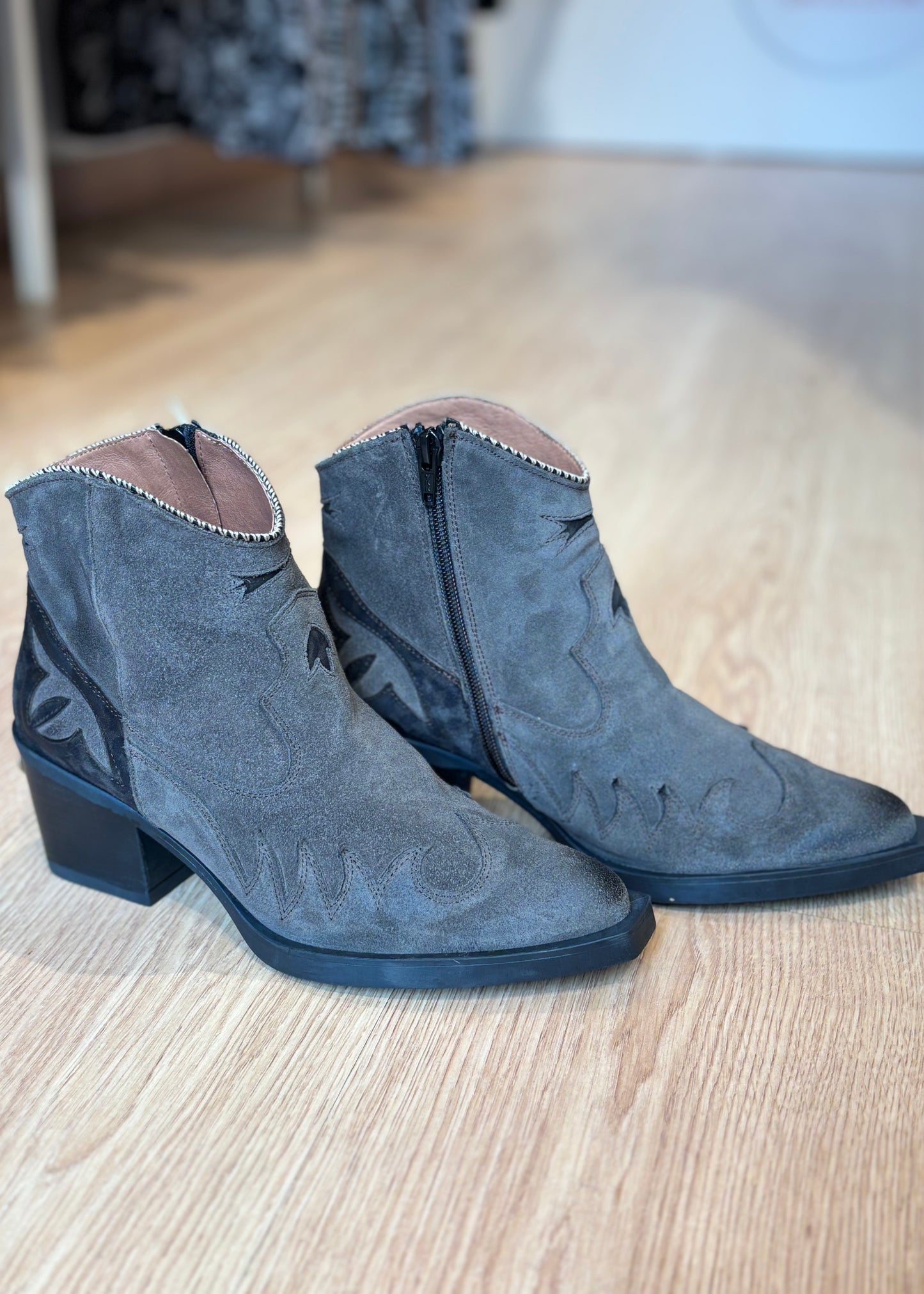 Botines Nemonic grises serraje