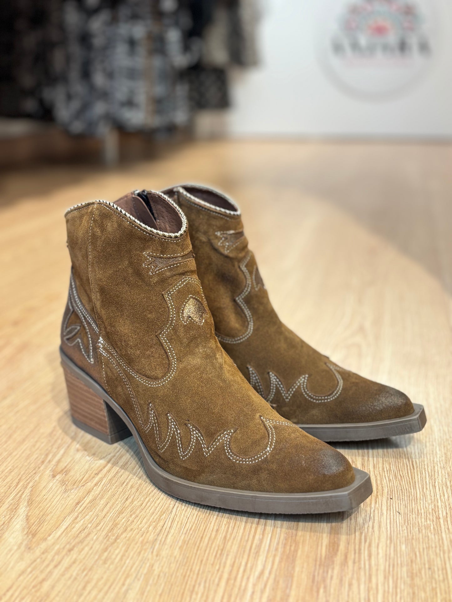 Botines Nemonic camel serraje