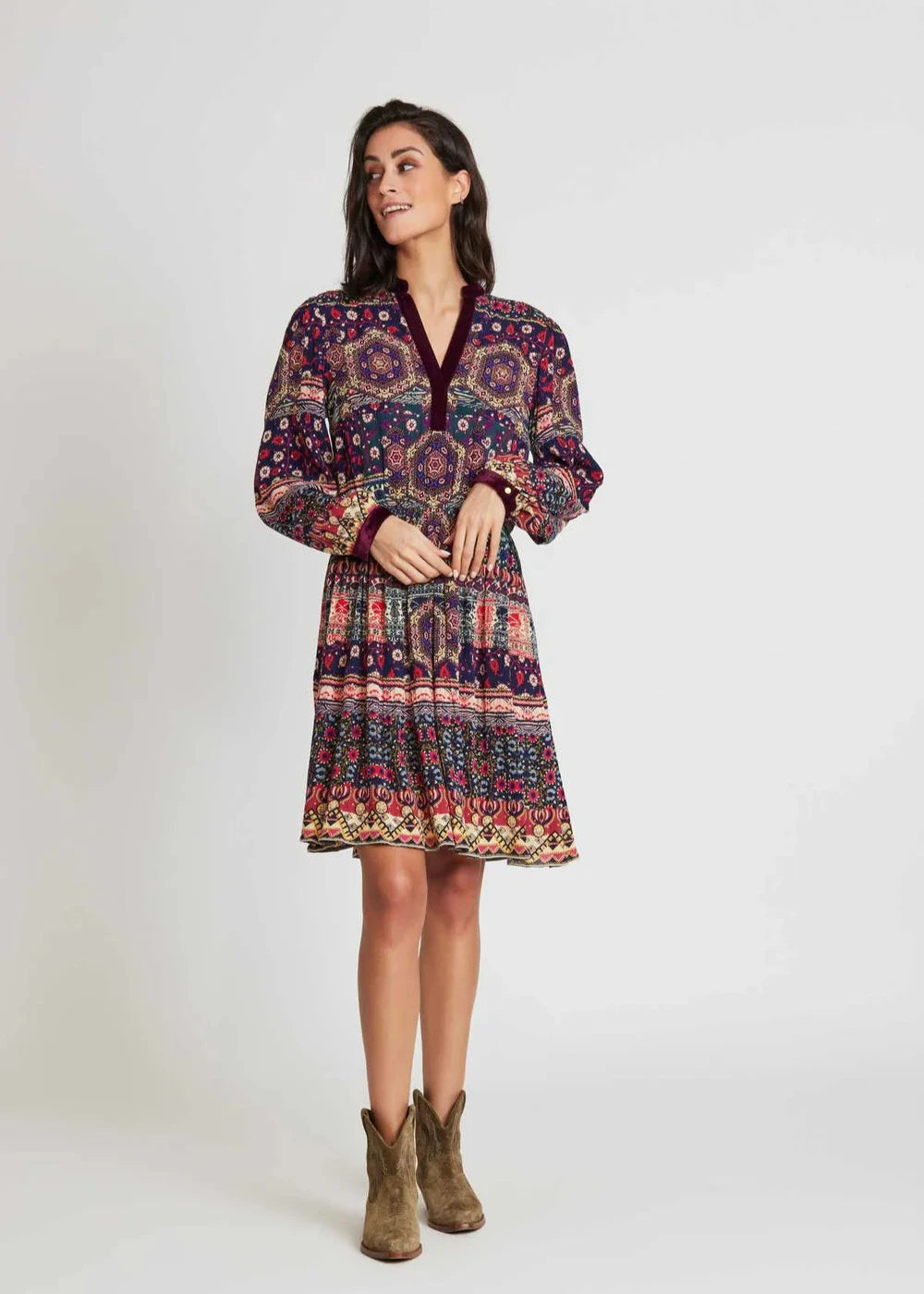 Vestido corto estampado y terciopelo