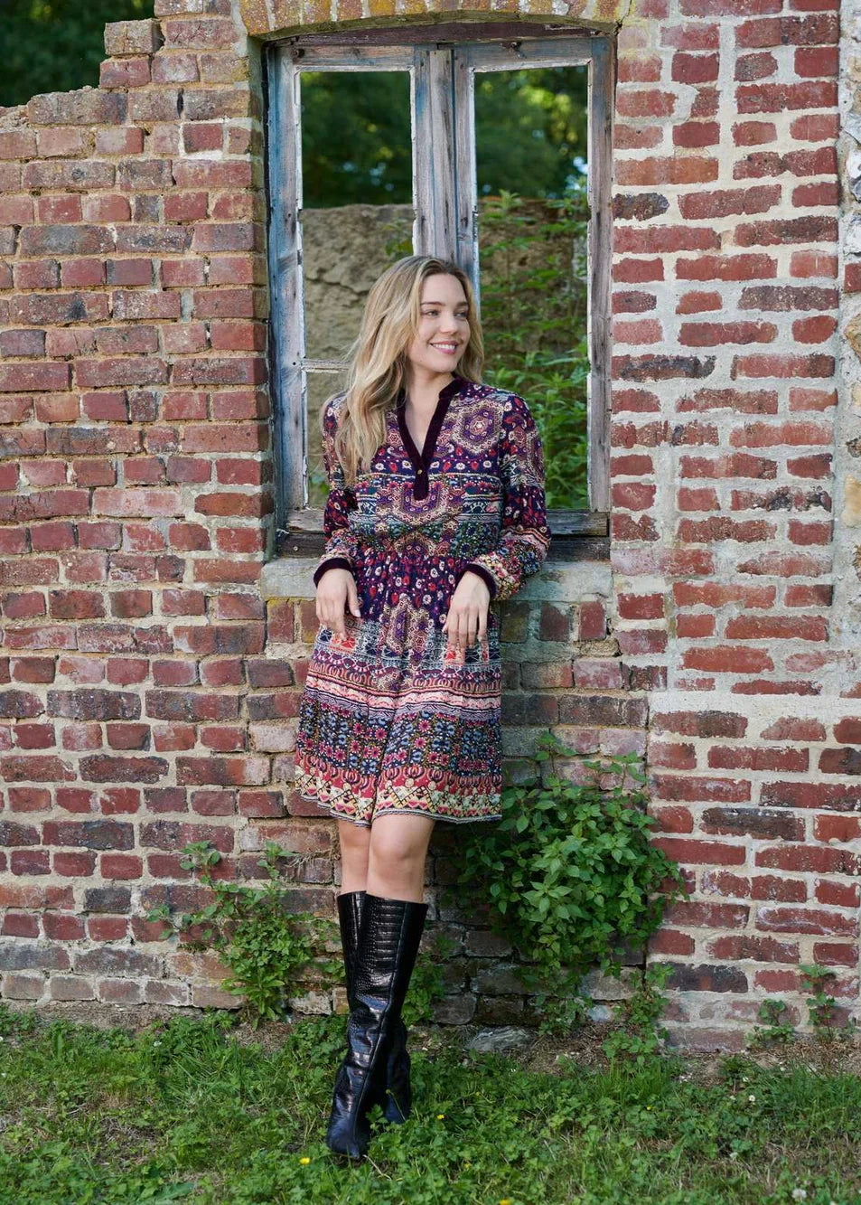 Vestido corto estampado y terciopelo