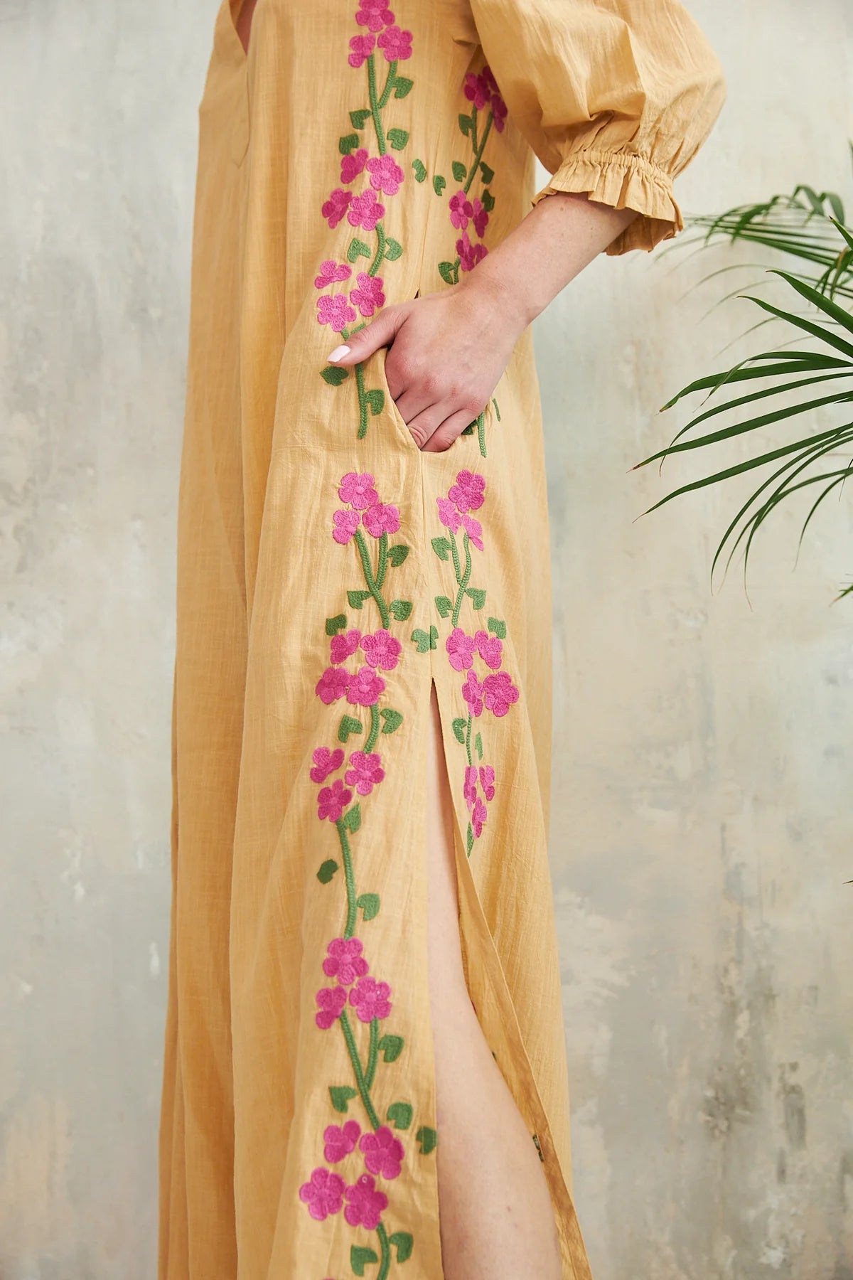 Vestido largo bordado Kalinda beig