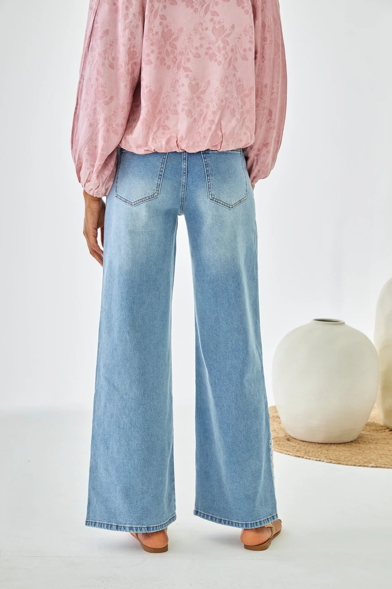 Jeans rombos bordados