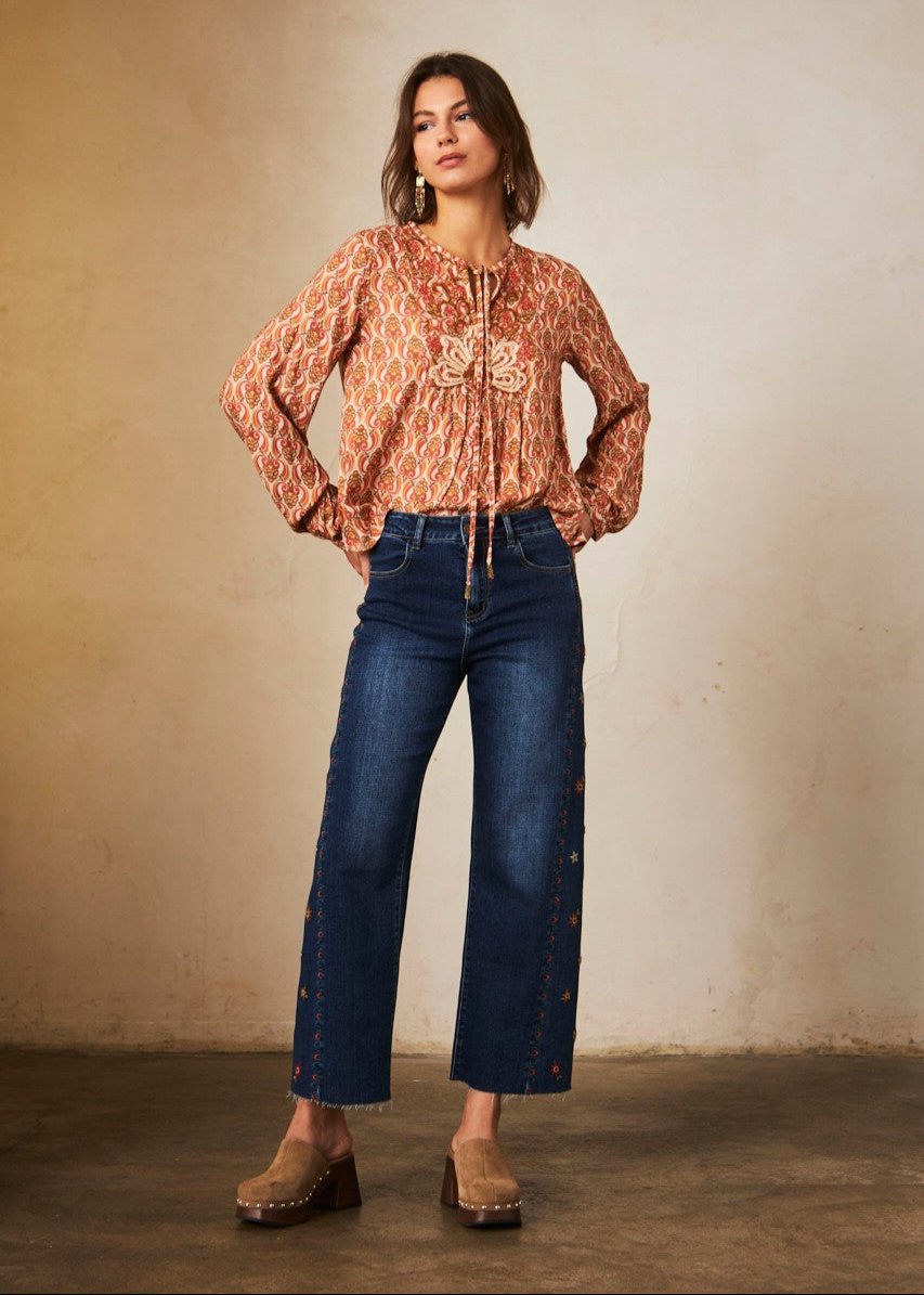 Blusa estampada con bordado