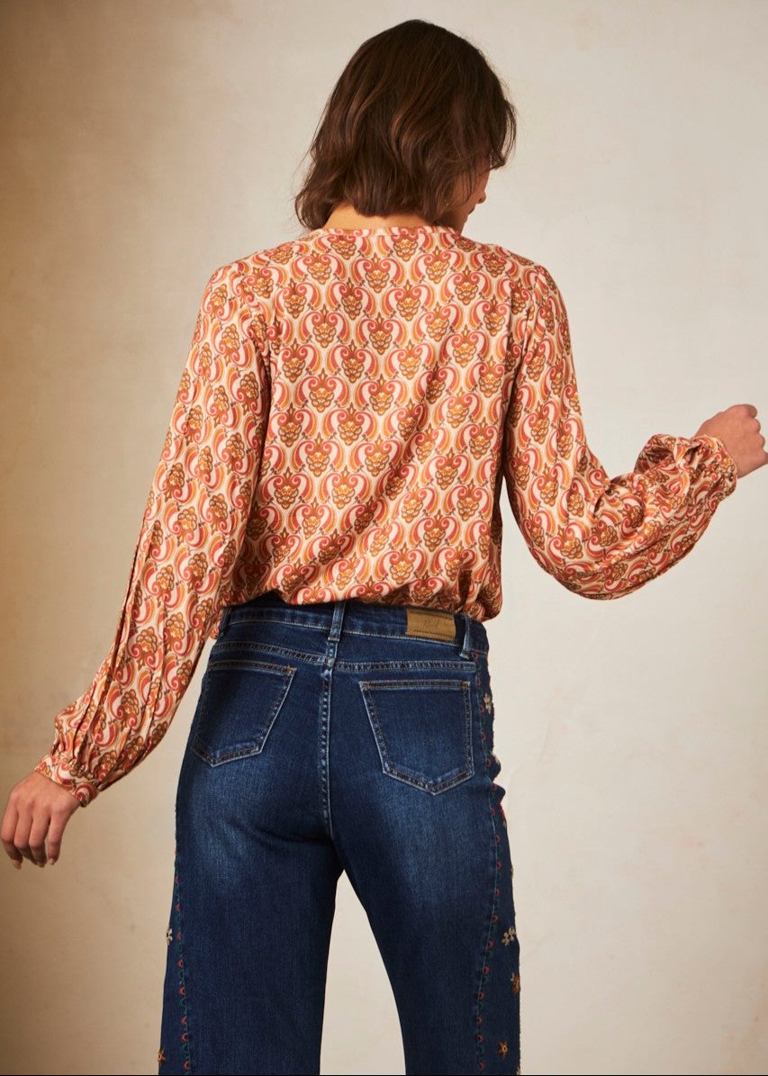 Blusa estampada con bordado