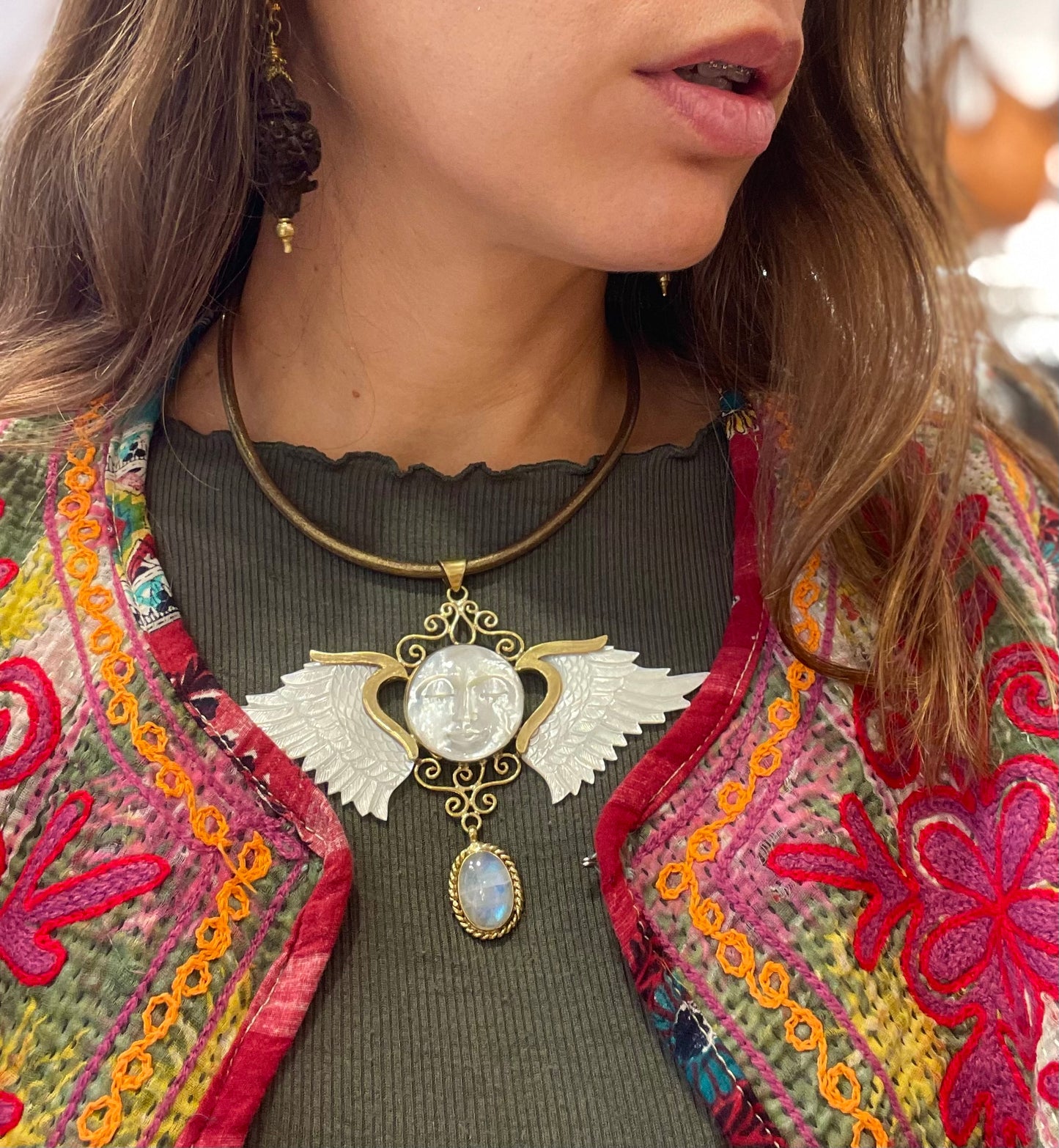 Collar piedra Luna con alas de ángel