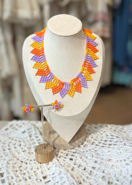 Set de collar y pendientes de chaquiras