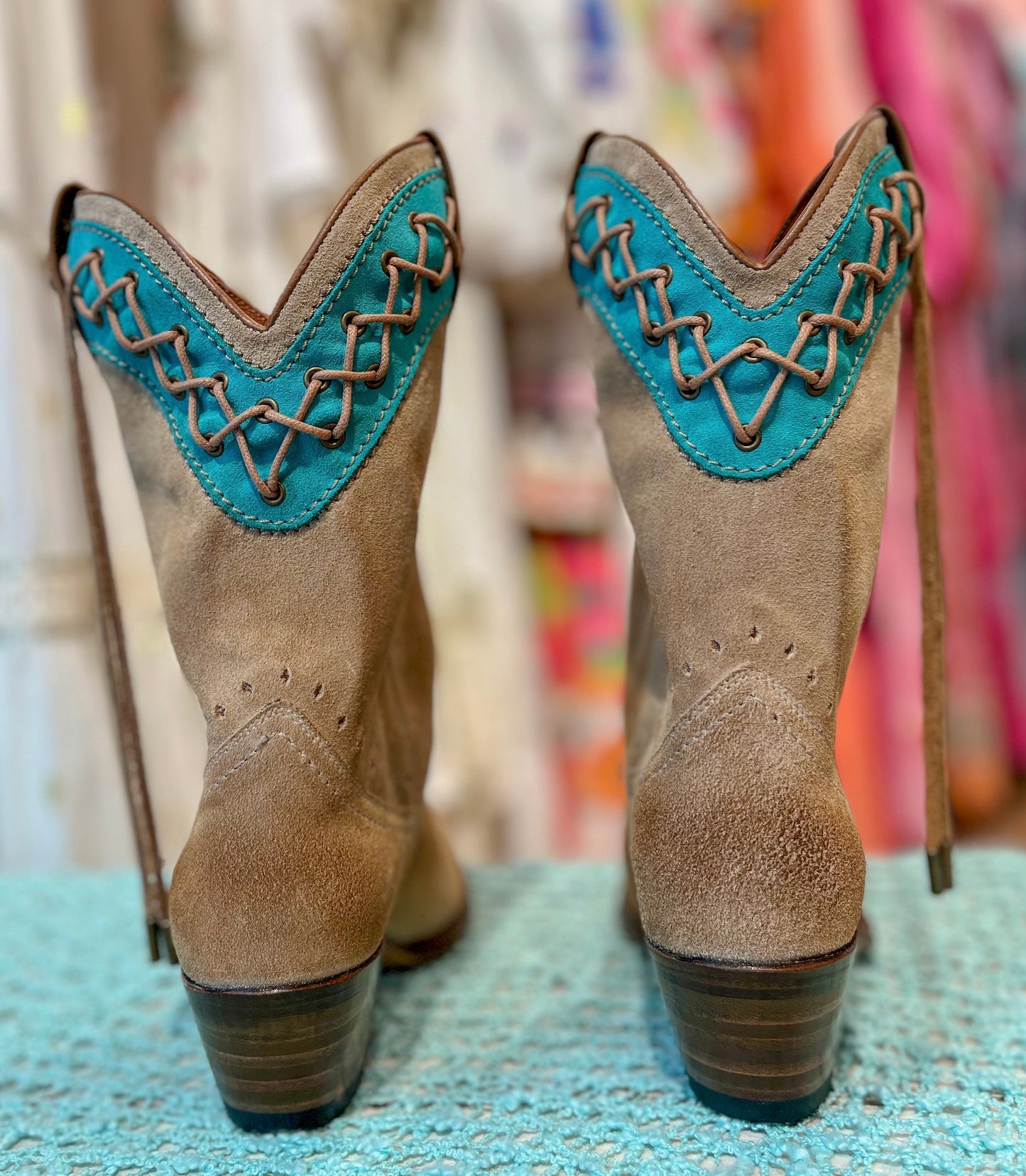 Botas marrones turquesa