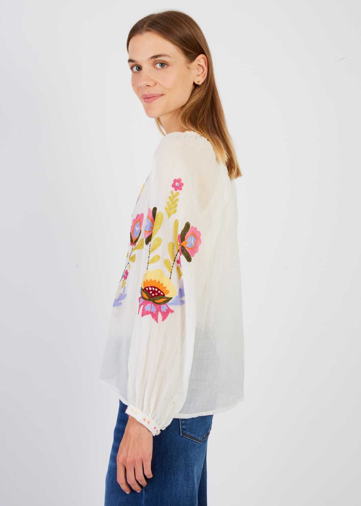 Blusa bordada de manga larga