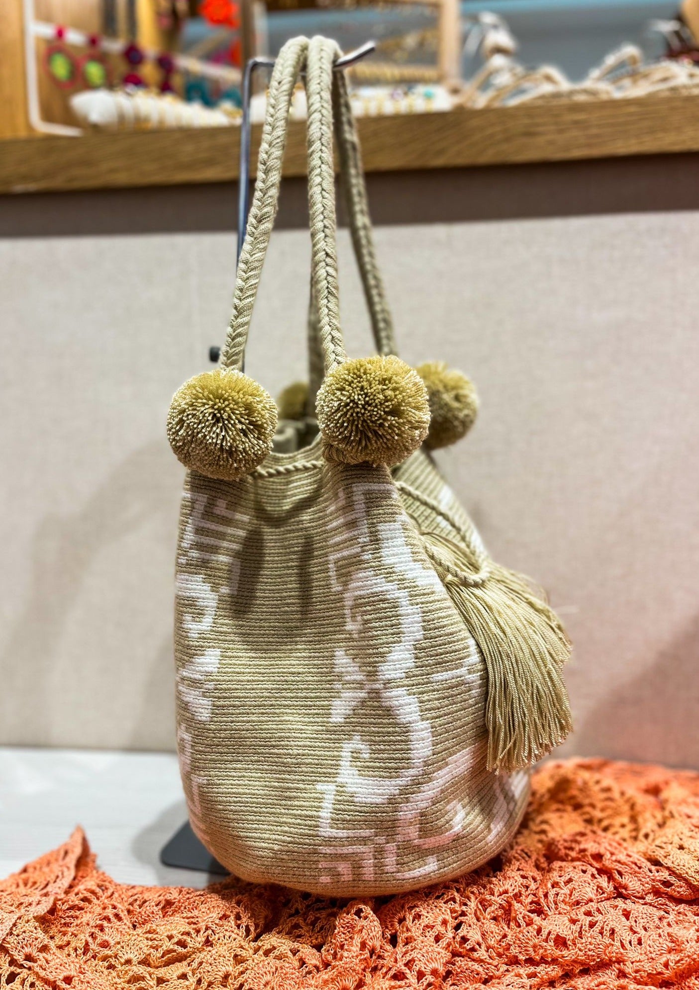 Bolso wayuu beige y blanco