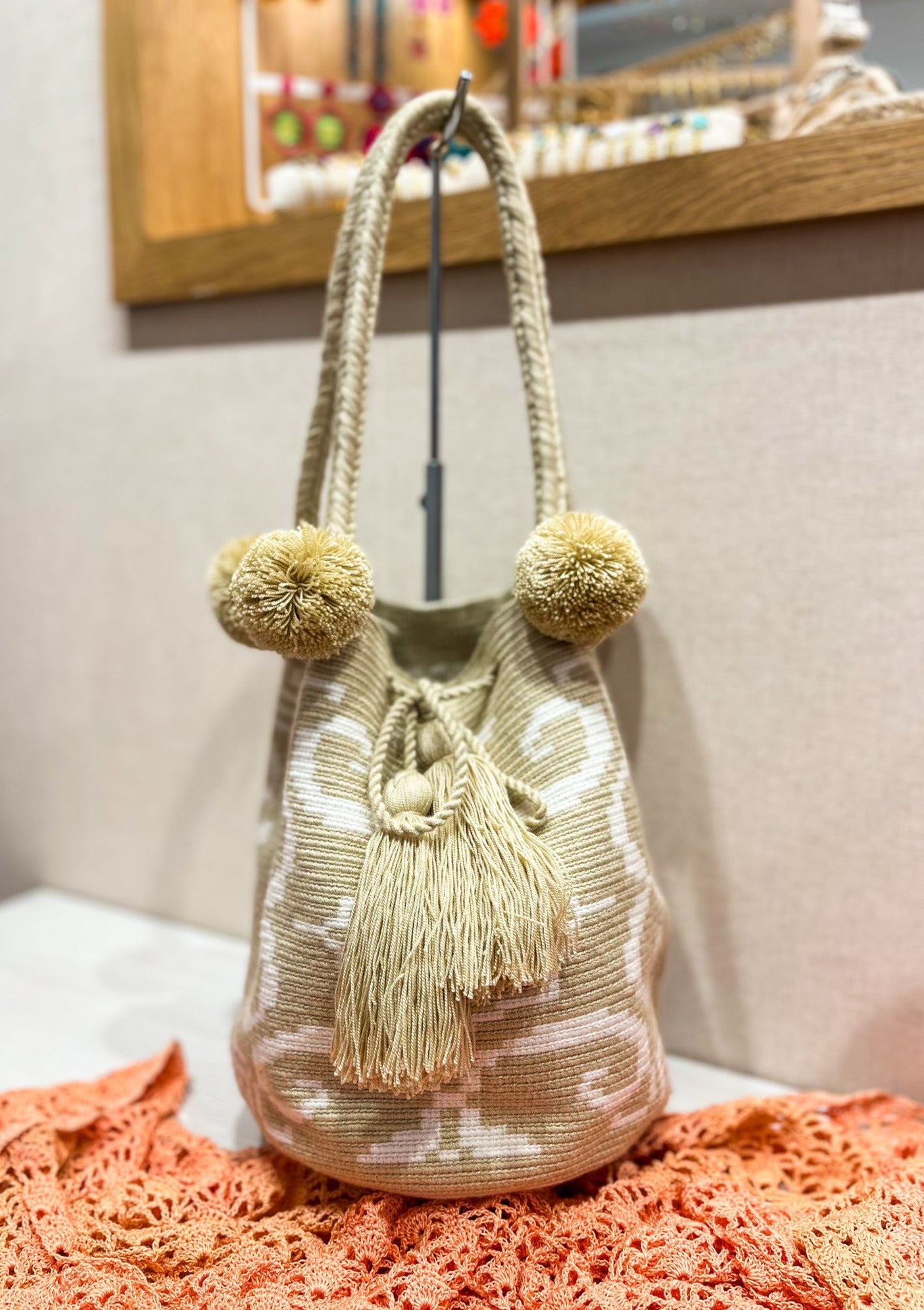 Bolso wayuu beige y blanco