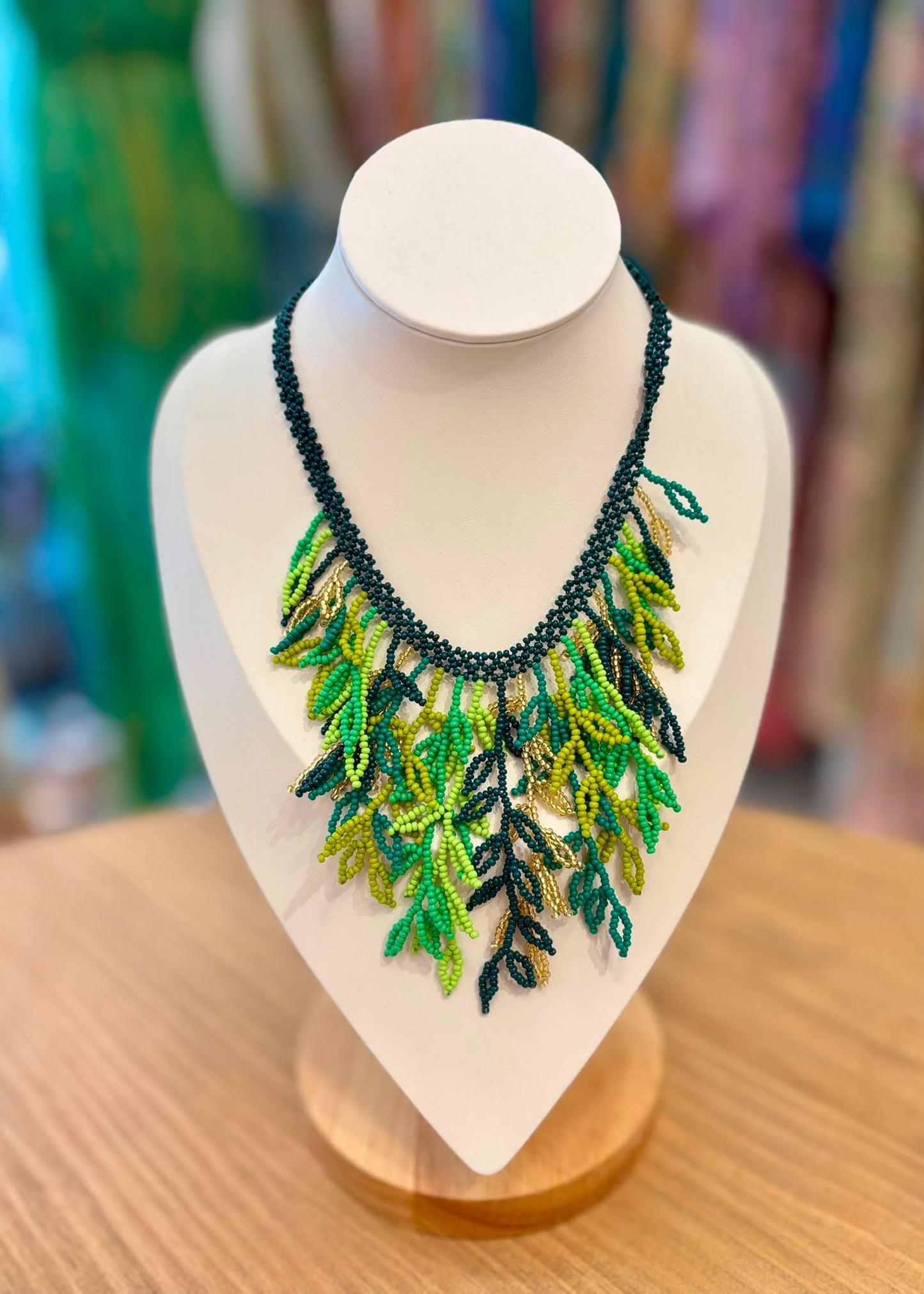 Set de collar y pendientes de chaquiras