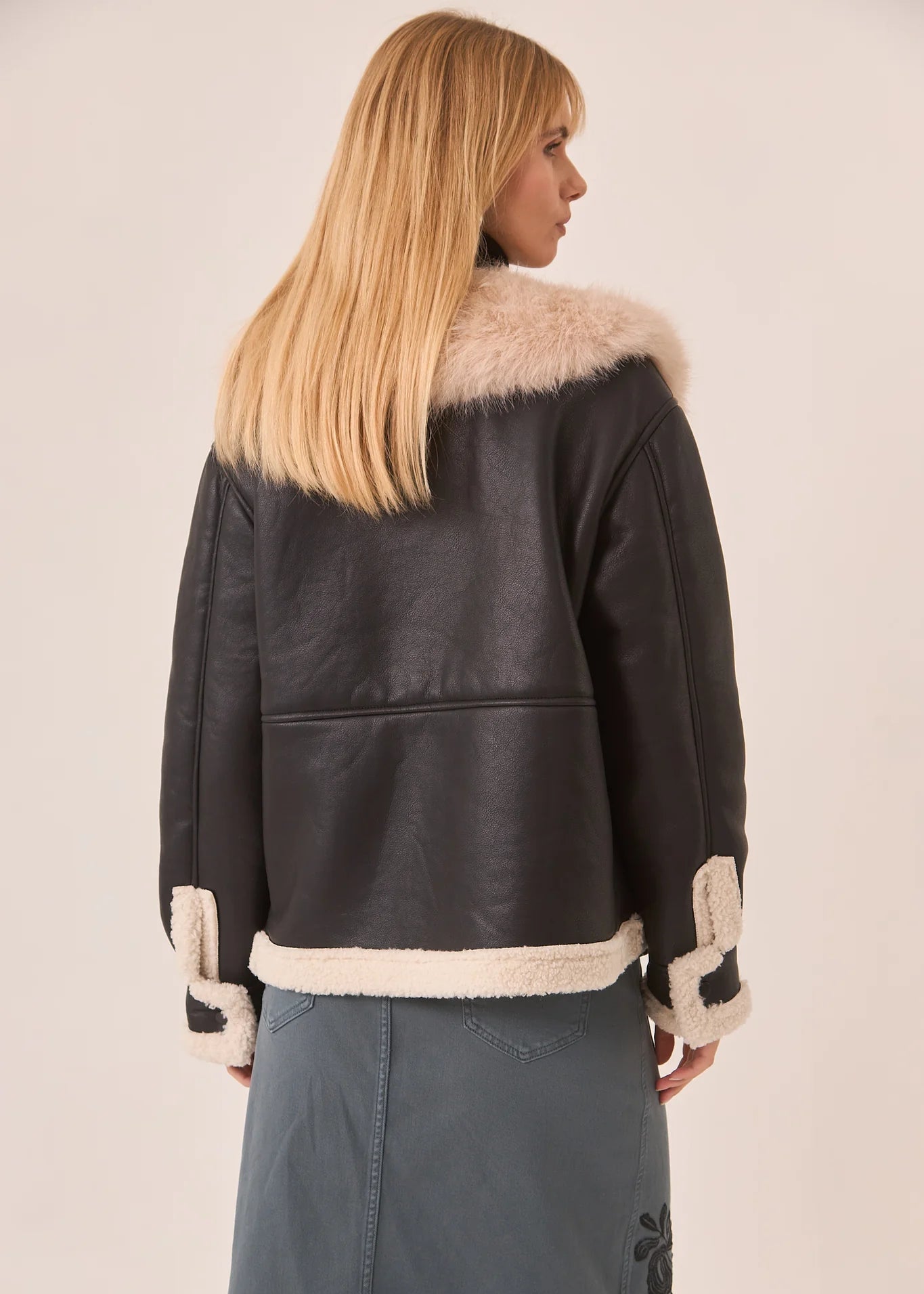 Chaqueta de aviador con cuello piel
