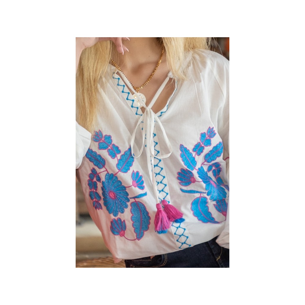 Blusa manga larga blanca bordada
