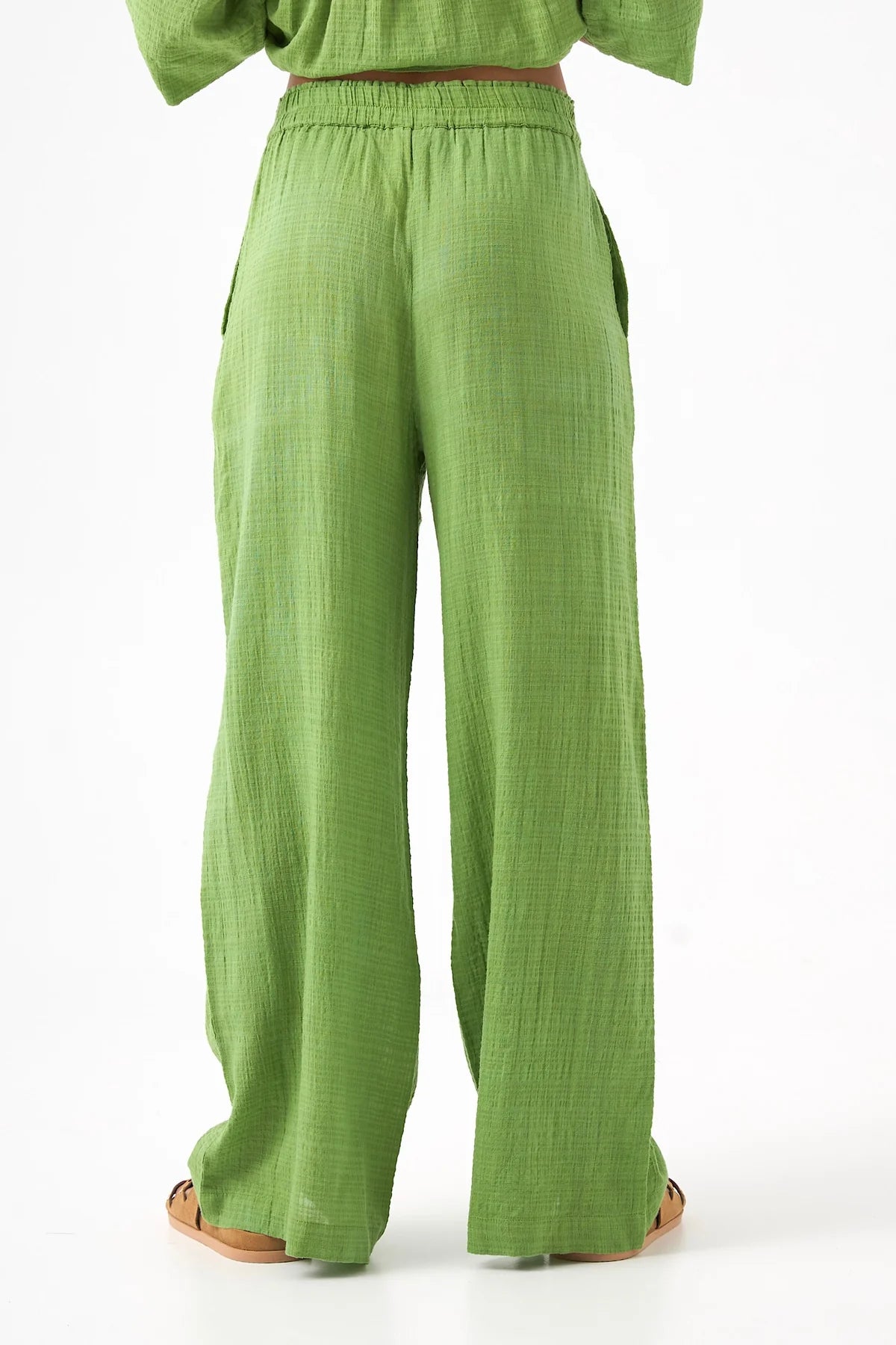 Pantalón liso verde