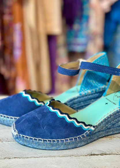 Sandalias con hebilla y cuña Star Love