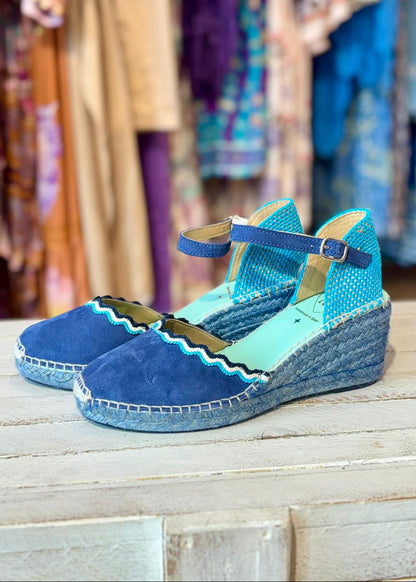 Sandalias con hebilla y cuña Star Love