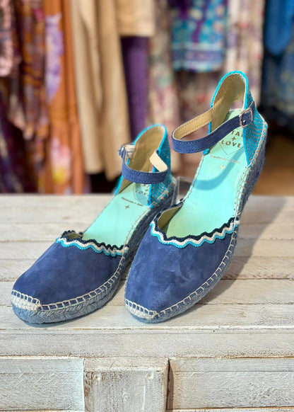 Sandalias con hebilla y cuña Star Love
