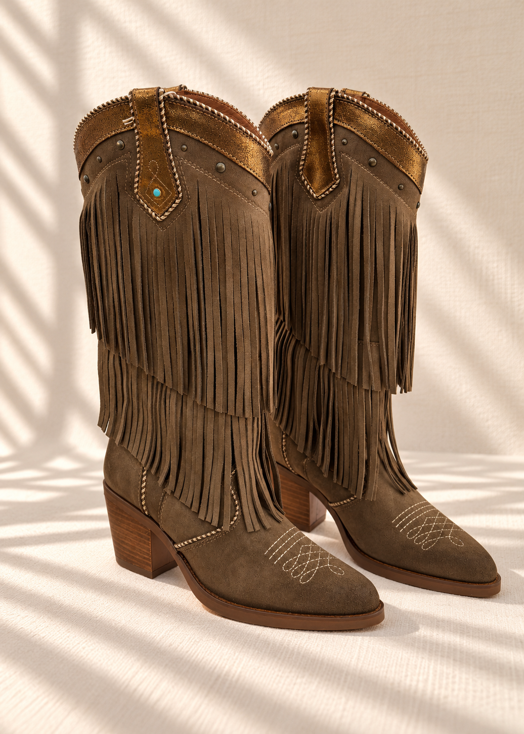 Botas Nemónic flecos taupe