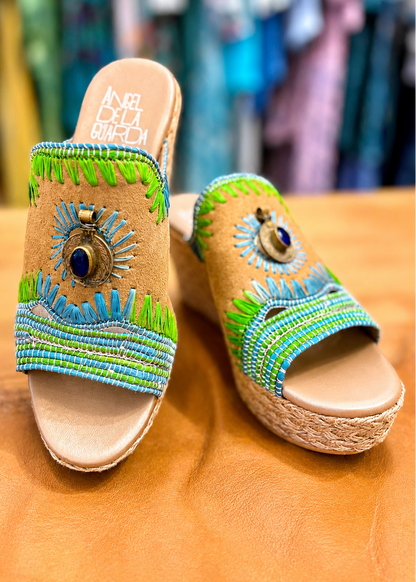 Sandalias verde y azul claro