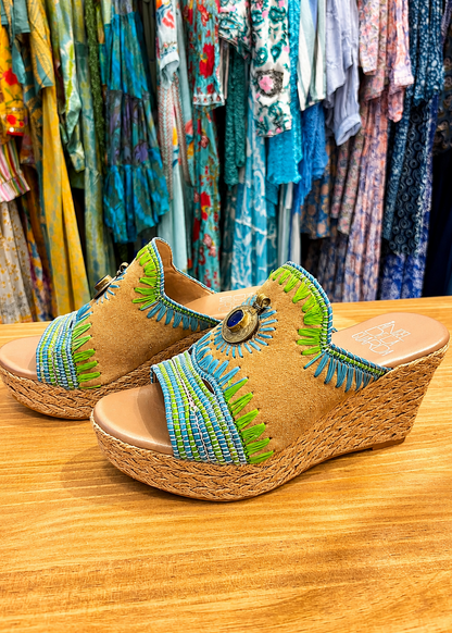Sandalias verde y azul claro