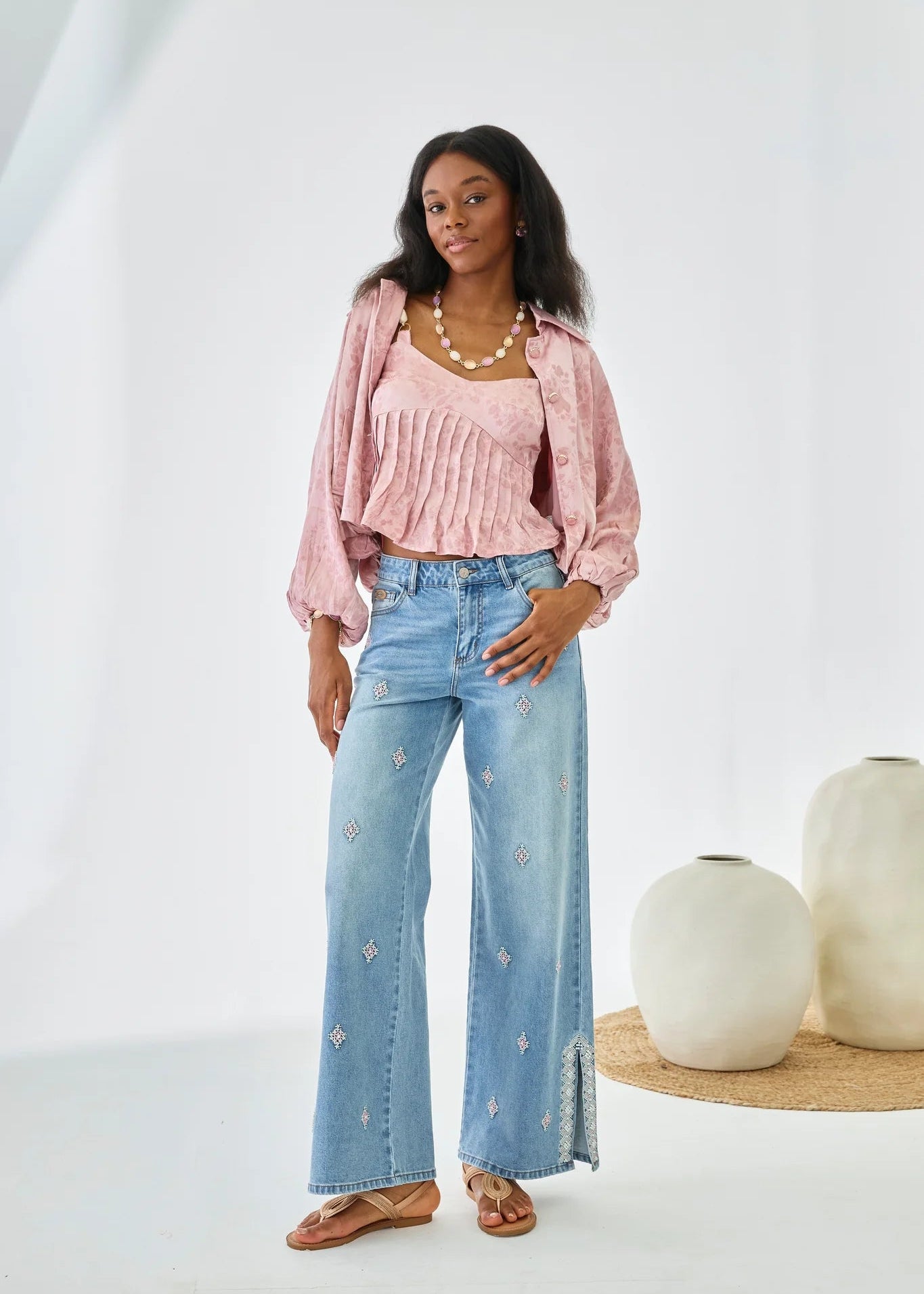 Jeans rombos bordados