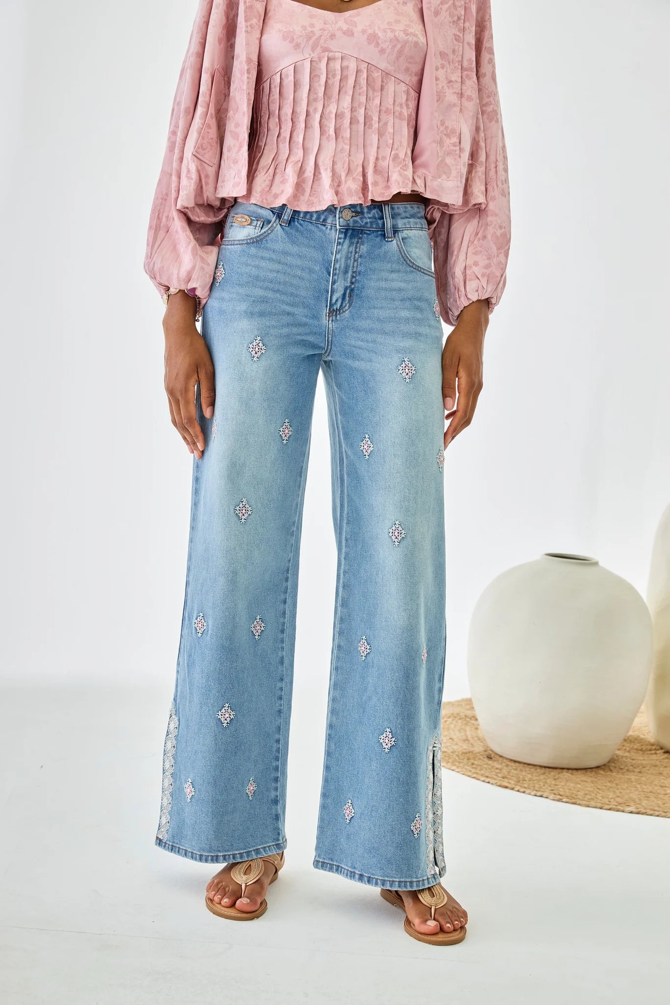 Jeans rombos bordados