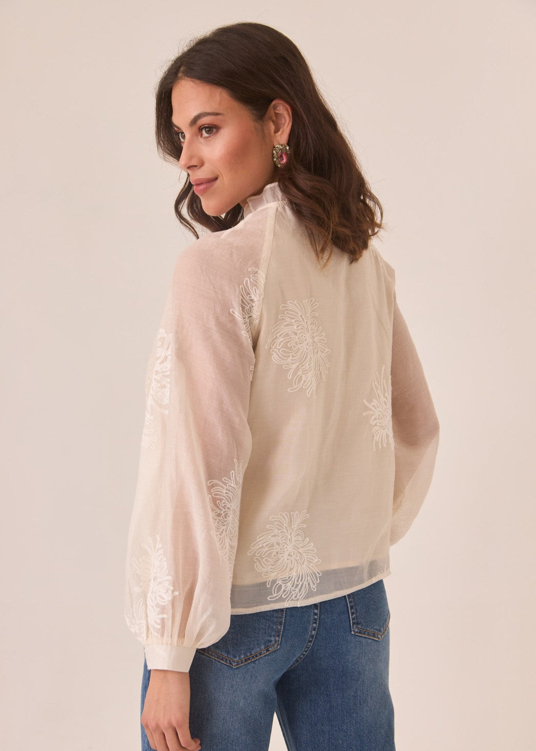 Blusa estilo oriental bordados