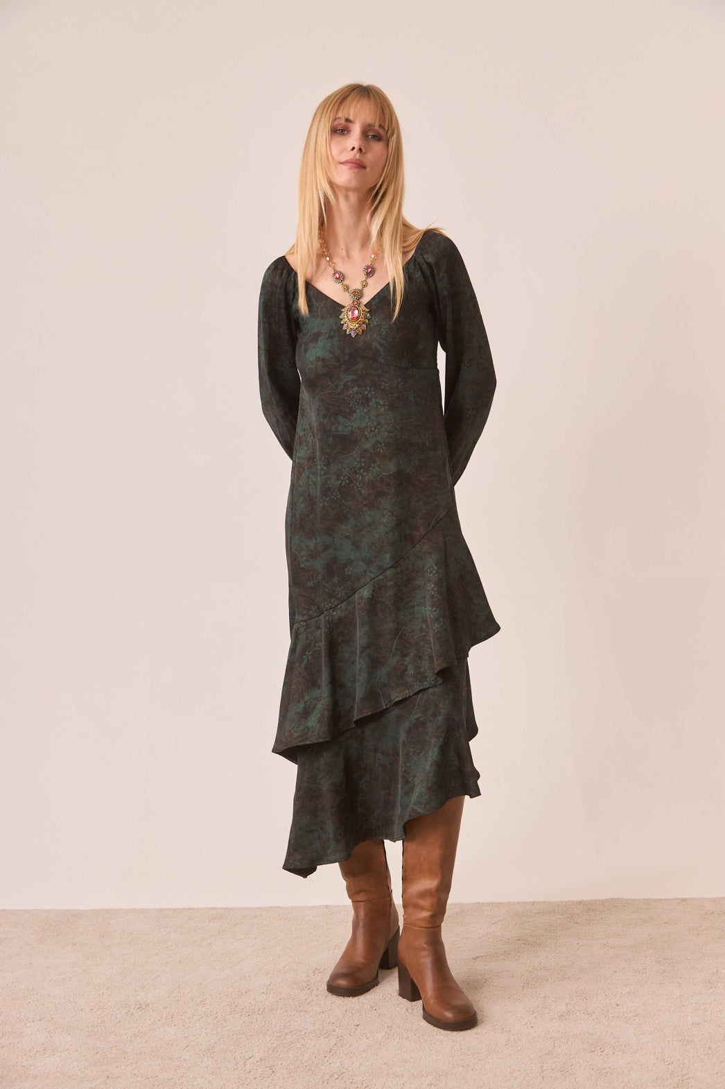 Vestido asimétrico volantes