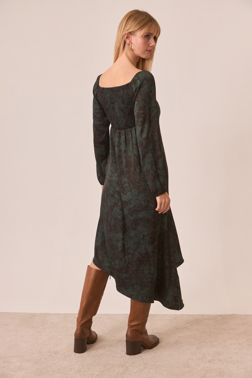 Vestido asimétrico volantes