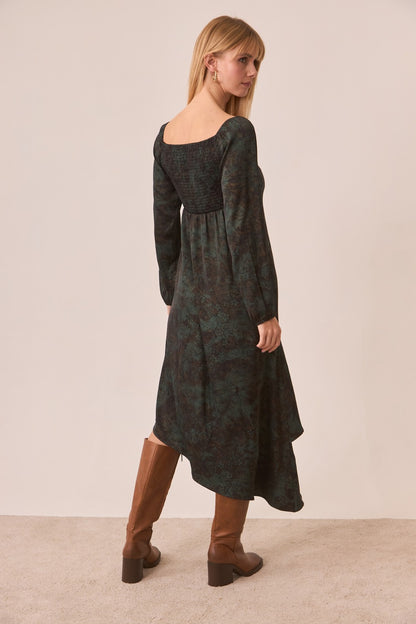 Vestido asimétrico volantes