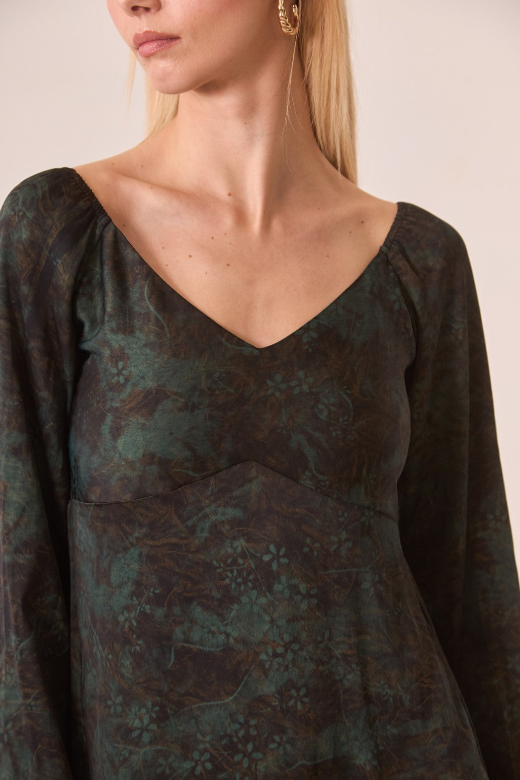 Vestido asimétrico volantes