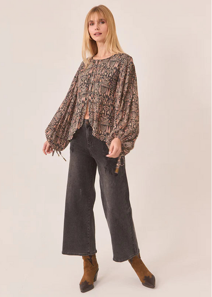 Blusa estampada con mangas abullonadas