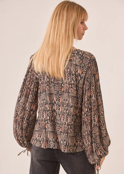 Blusa estampada con mangas abullonadas