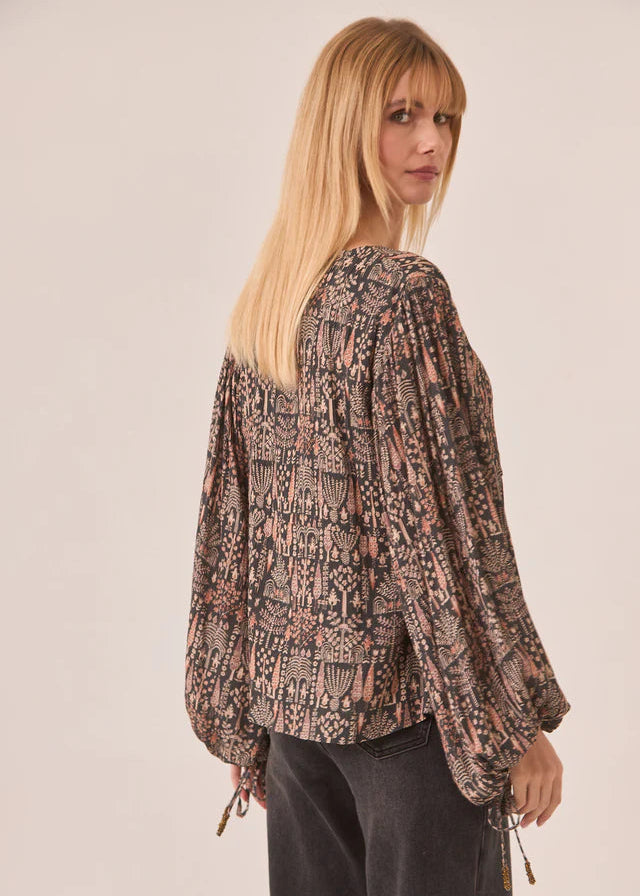 Blusa estampada con mangas abullonadas
