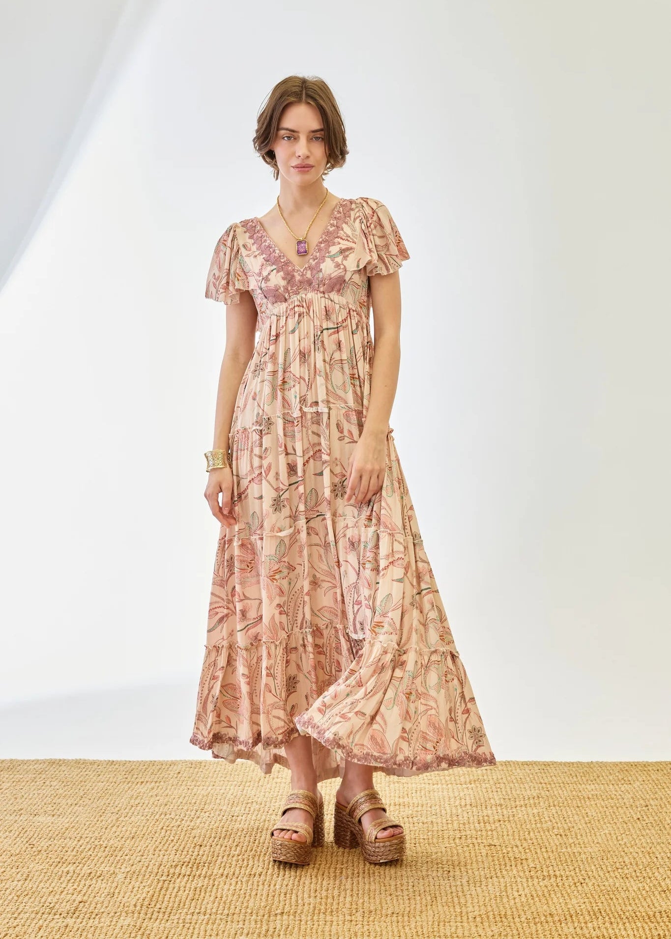 Vestido bordado manga volantes