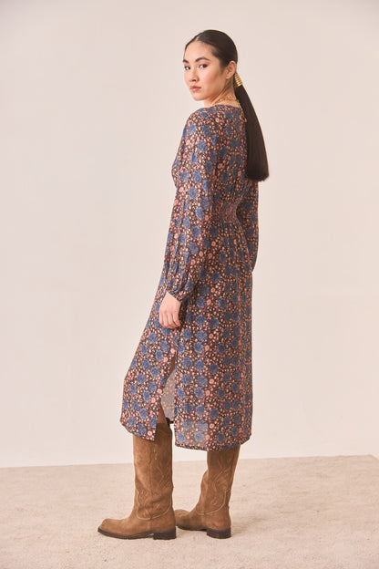 Vestido flores bordado