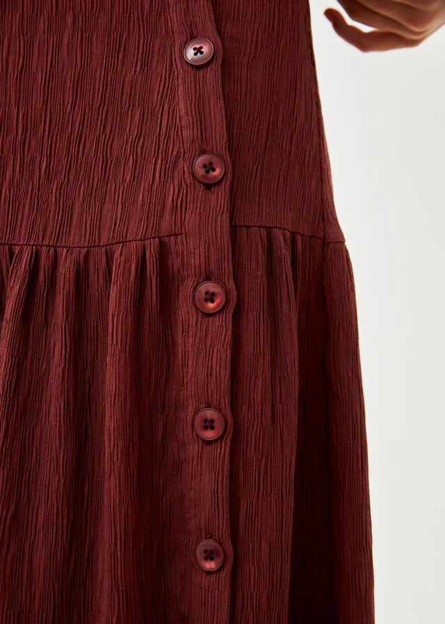 Falda volantes y botones