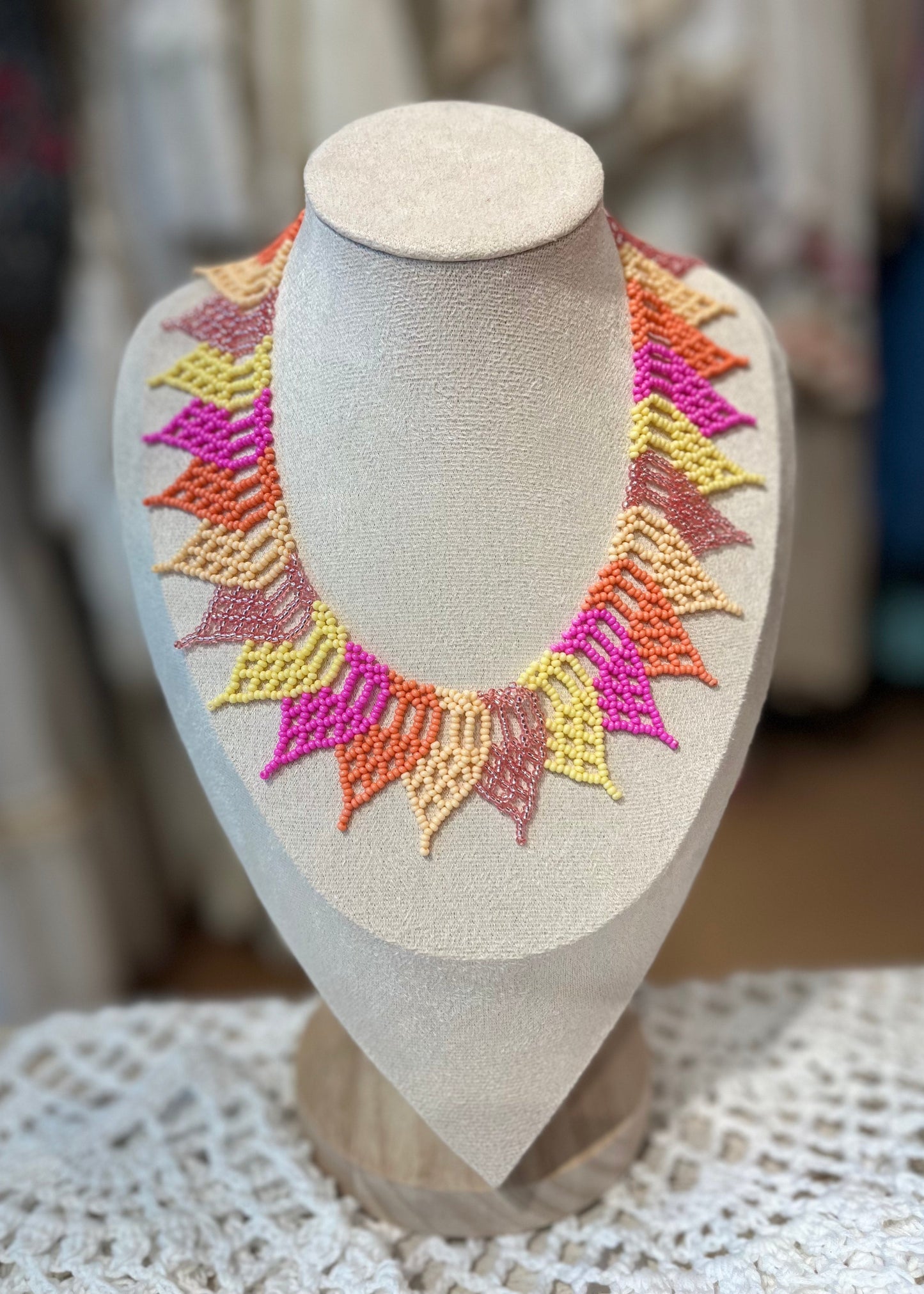 Set de collar y pendientes de chaquiras
