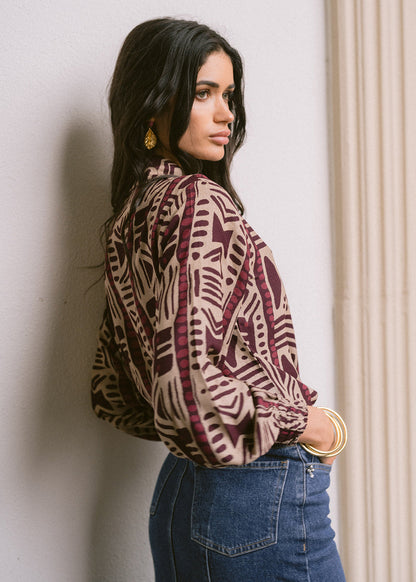 Blusa estampada abotonada
