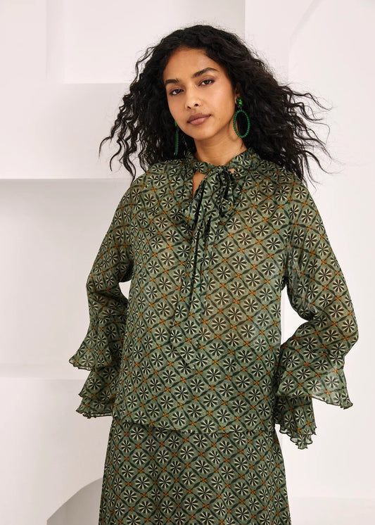 Blusa estampada retro volantes