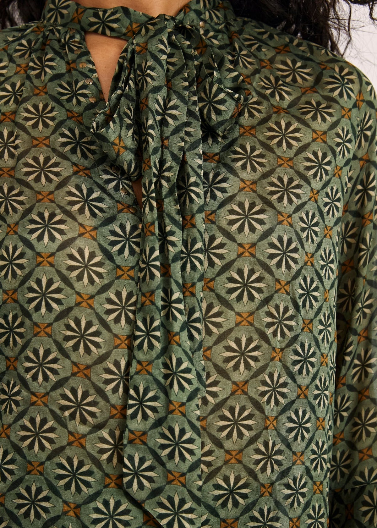 Blusa estampada retro volantes