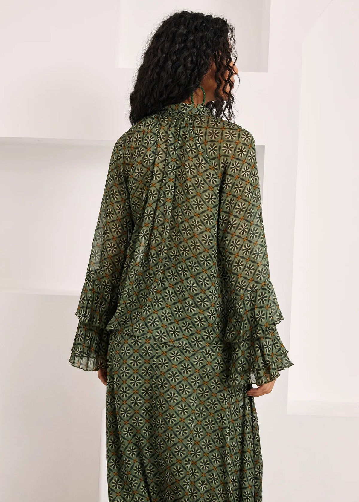 Blusa estampada retro volantes