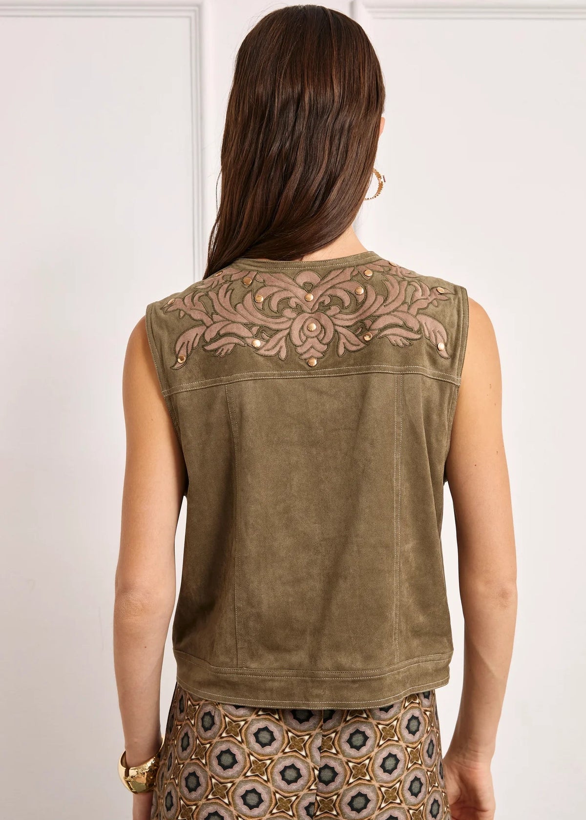 Chaleco tachuelas caqui