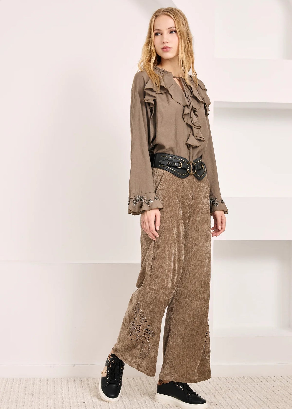 Pantalón terciopelo bordado