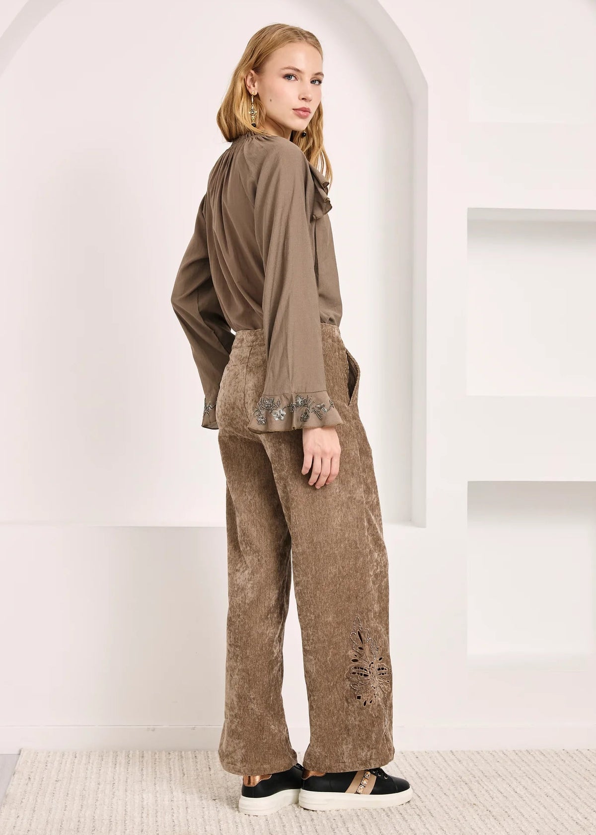 Pantalón terciopelo bordado
