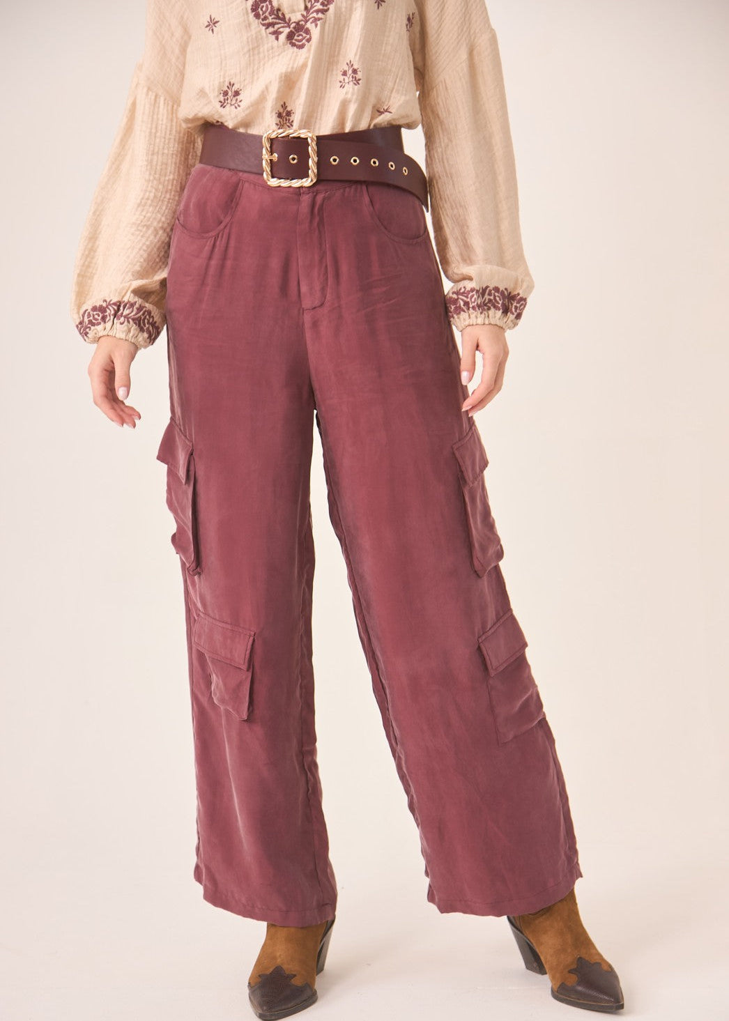 Pantalón fino multibolsillos