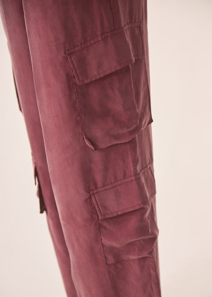 Pantalón fino multibolsillos