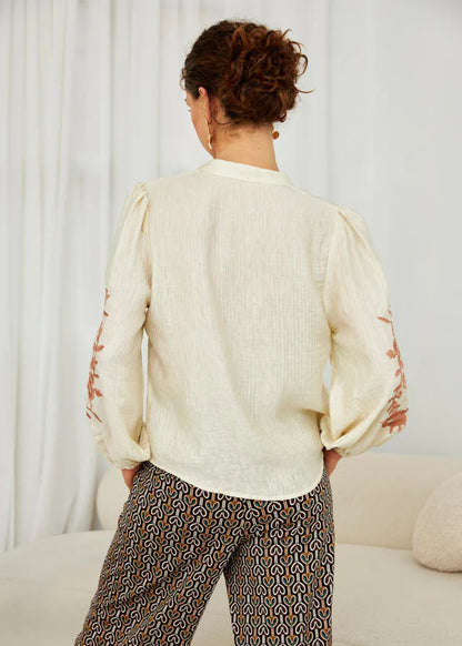 Blusa floral bordada