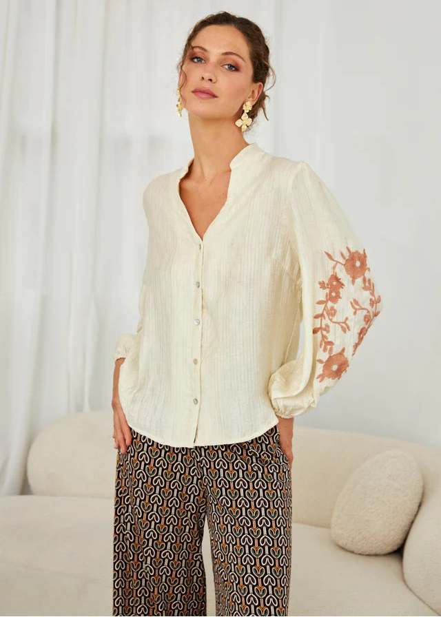 Blusa floral bordada