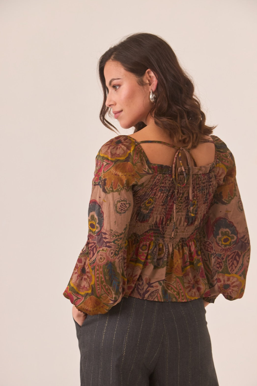 Blusa flores multicolor volantes